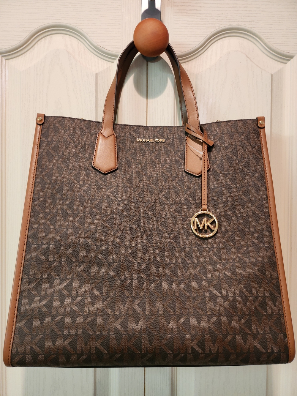 625. NWT Michael Kors Brown MK Logo Messenger Tote with Tan Trim